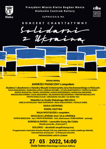 Grafika. Plakat koncertu charytatywnego Solidarni z Ukrainą. Plakat podzielony na dwie części górna jest czarna, dolna żółta. Na czarnym tle napis: Koncert charytatywny Solidarni z Ukrainą. Poniżej wbite fniebiesko-żółte flagi Ukrainy. Na żółtym tle występujący artyści oraz data: 27 marca 2022, godz. 14.