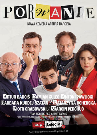 Grafika. Plakat. Na zdjęciu pięcioro aktorów. Od góry to: Antoni Pawlicki, Marcin Perchuć, Katarzyna Ucherska, Artur Barciś i Damian Kulec. Nad nimi napis Porwanie. Nowa komedia Artura Barcisia.