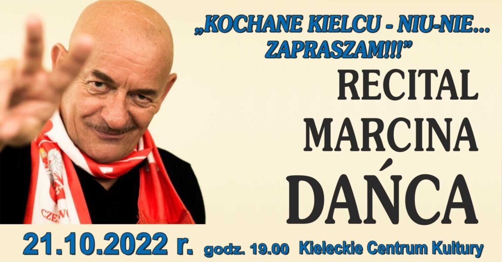 Grafika. Plakat recitalu Marcina Dańca. Po lewej stronie zdjęcie uśmiechniętego łysego mężczyzny z wąsem. To Marcin Daniec. Po po prawej na kremowym tle niebieski napis: Kochane Kielcu - Niu-Nie, zapraszam. Poniżej czarne litery: Recital Marcina Dańca, 21pażdziernika 022, godz. 19 Kieleckie Centrum Kultury.